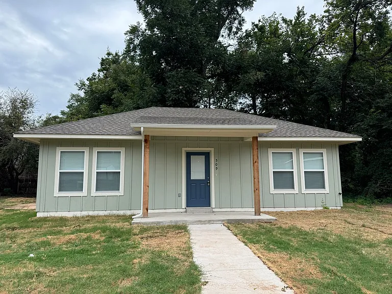 509 W Oregon Ave — Photo 1