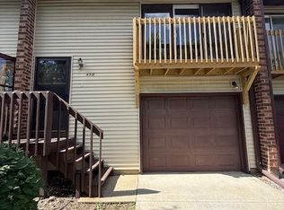 458 Seneca Ln, Bolingbrook, IL 60440