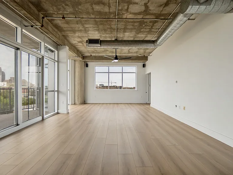 1001 Belleview St #408 — Photo 8