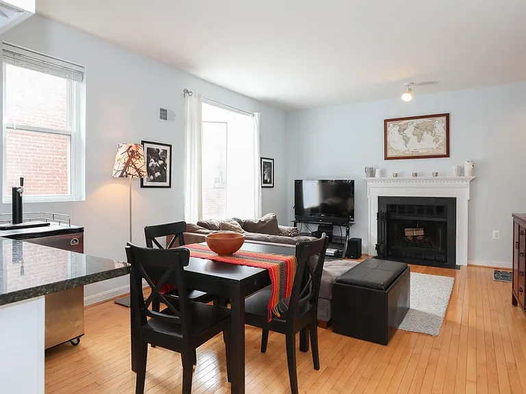1822 Vernon St NW #302 — Photo 2