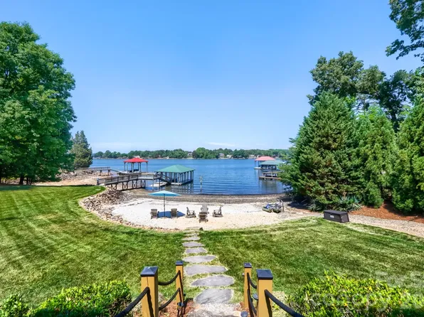 136 Bridlewood Dr, Mooresville, NC 28117