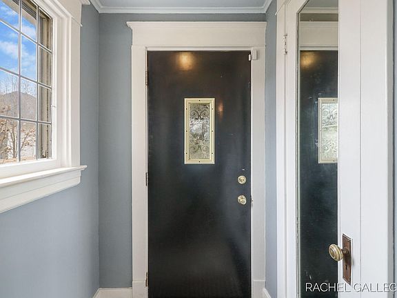 4th image of 931 Walker Ave NW