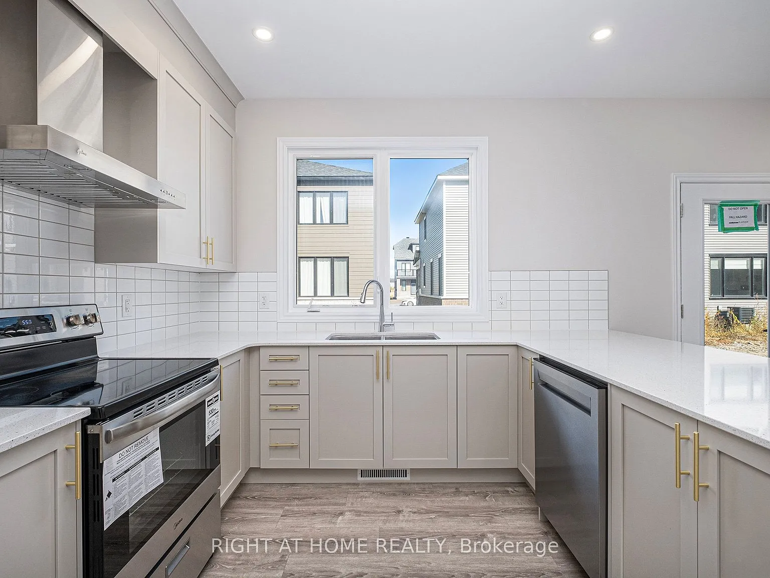 4 bed, $3,100 — Photo 4