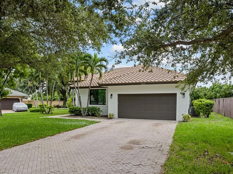 8985 NW 45th Ct — Photo 9