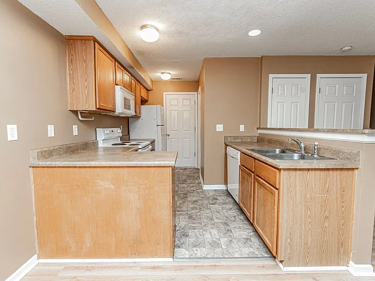 825 Whitetail Ct — Photo 10