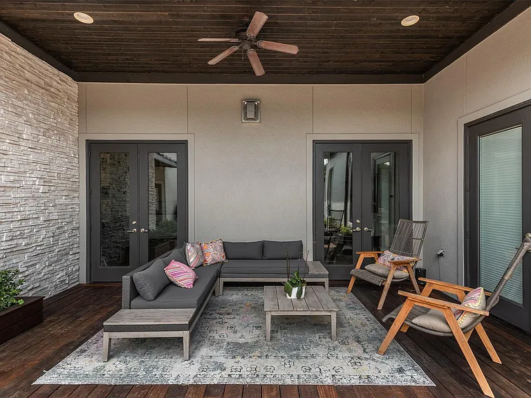 5655 Locke Ln — Photo 24