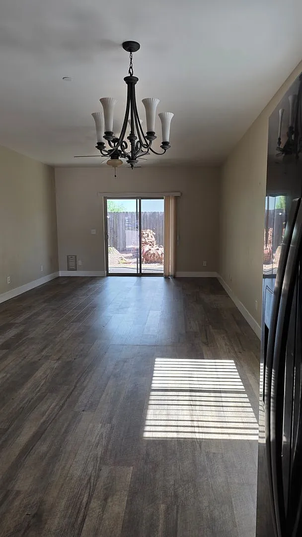 Lovely, newer 3 bedroom home with quiet, end of street location — Photo 3