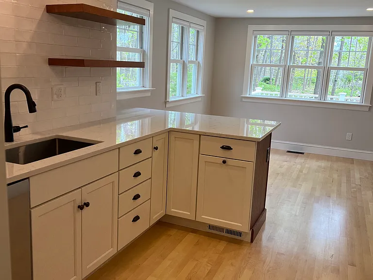 41 Village Rd — Photo 5