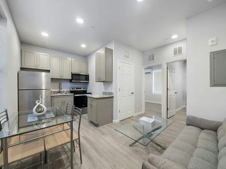 920 Avenue L #A — Photo 2