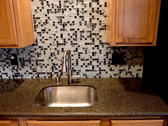 2nd image of 1615 Hudson St #114