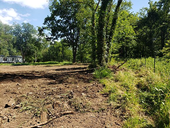 4th image of 803 Lee Hopkins Dr