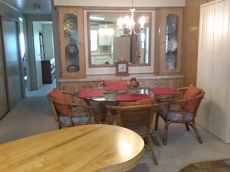 504 Susan Dr — Photo 3
