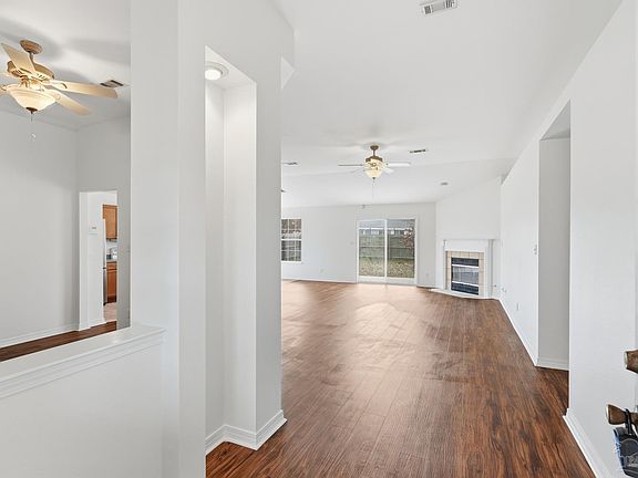 4th image of 557 Batten Blvd