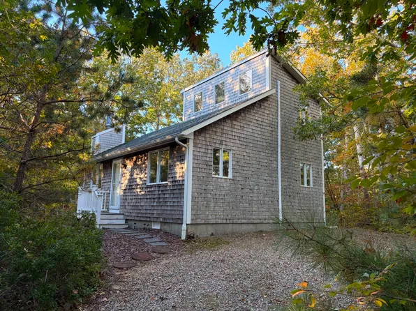 21 Flamingo Dr, Edgartown, MA 02539