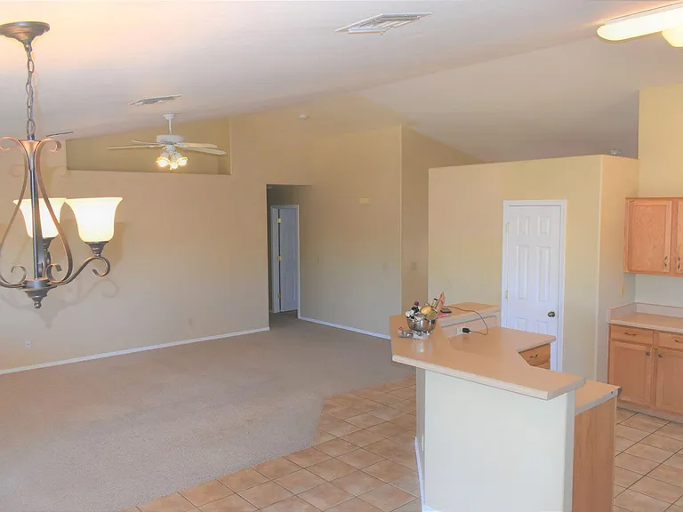 1506 S Pheasant Ln — Photo 8