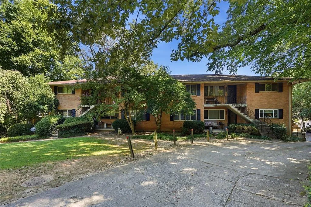 2 bed, 1.0 bath, 1020 sqft, $1,800 — Photo 1