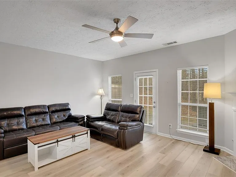 940 Tree Creek Blvd — Photo 16
