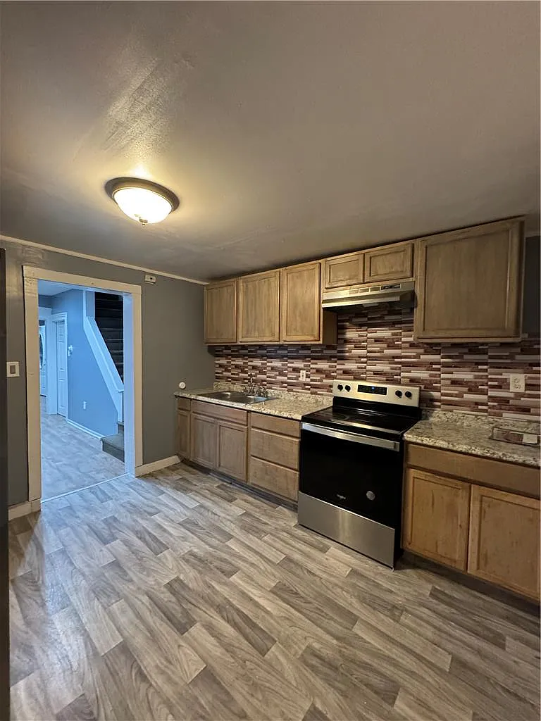 2 bed, 1.0 bath, 996 sqft, $1,450 — Photo 2