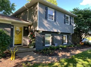 11964 River Rd, Carmel, IN 46033