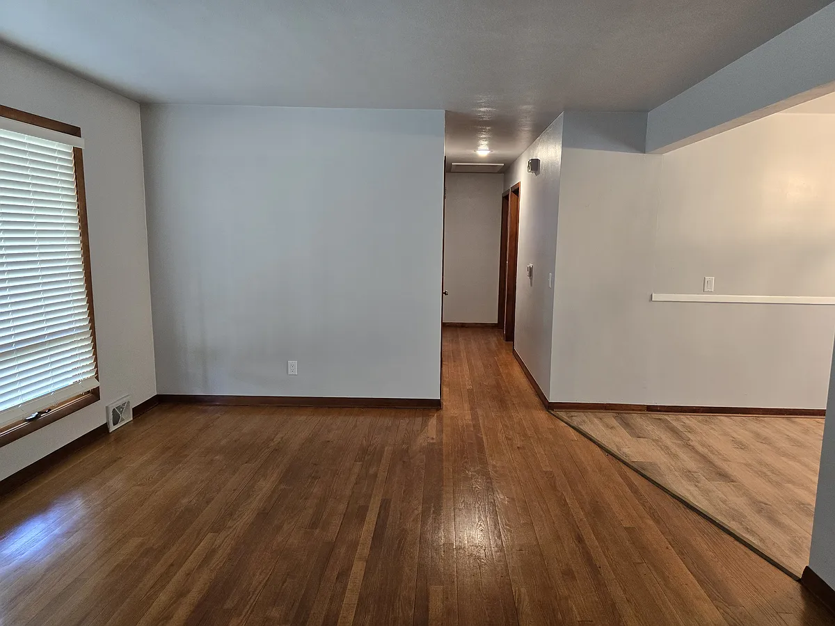 Building Photo - 909 54th St