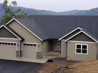 301 Melrose Terrace Ln, Roseburg, OR 97471