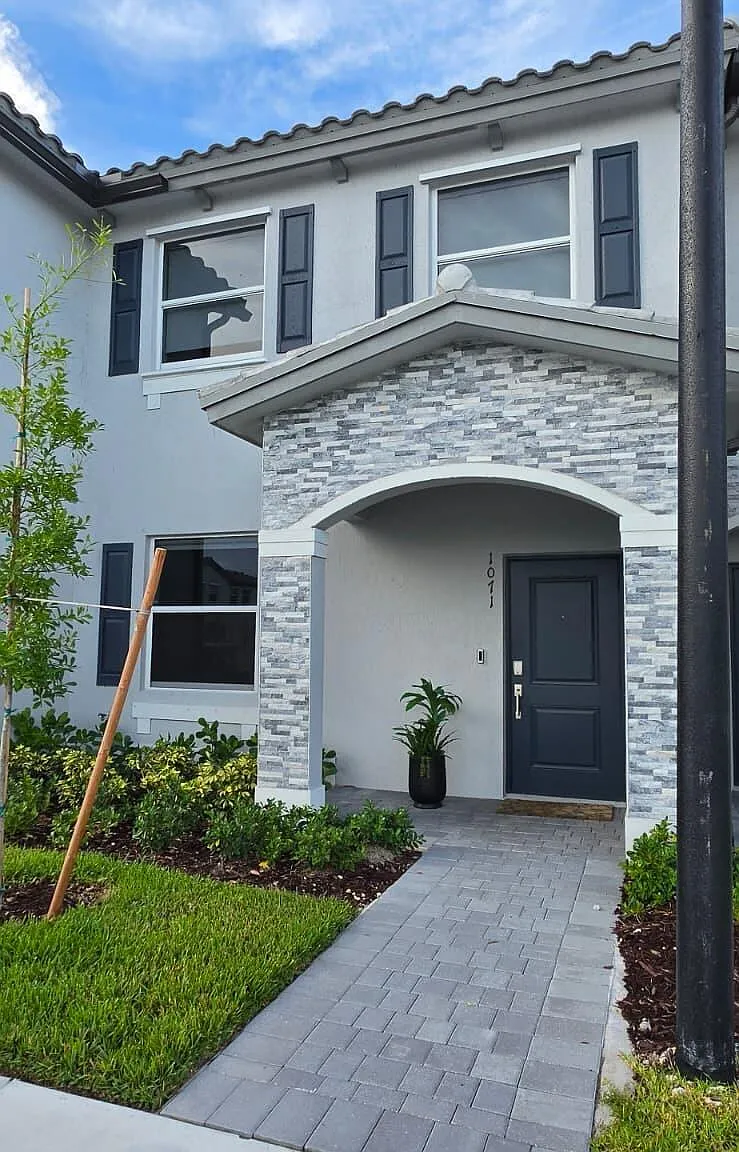 3 bed, 2.5 bath, 1330 sqft, $2,500 — Photo 1