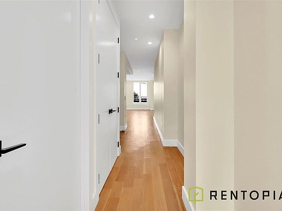 5th image of 1052 Greene Ave #324
