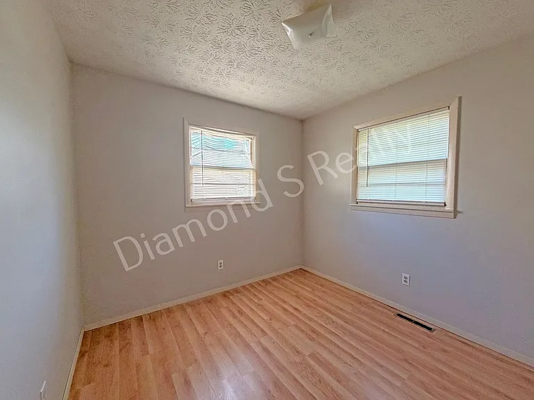 2264 E Nora St — Photo 17