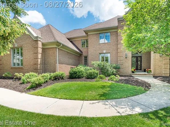 3347 Saint George Ct, Rochester, MI 48306