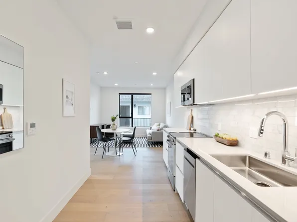 5752 Lexington Ave #202, Los Angeles, CA 90038