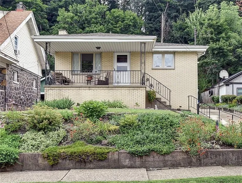 1012 Davis Ave photo 1
