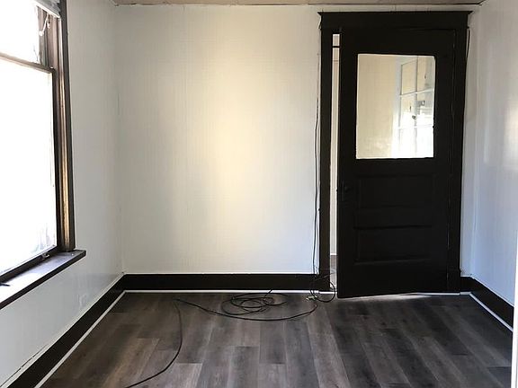 3rd image of 4821 Homerlee Ave