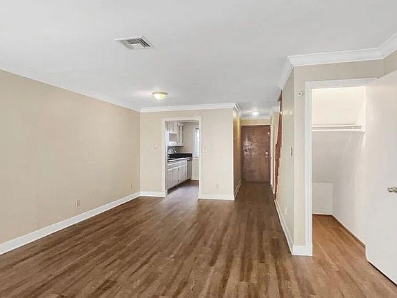 4th image of 569 E Tujunga Ave