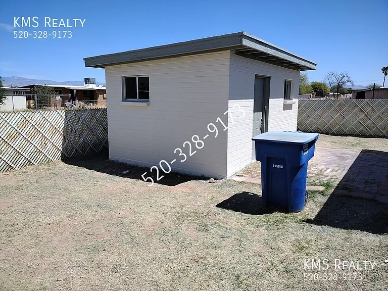 1711 E Canada St — Photo 2