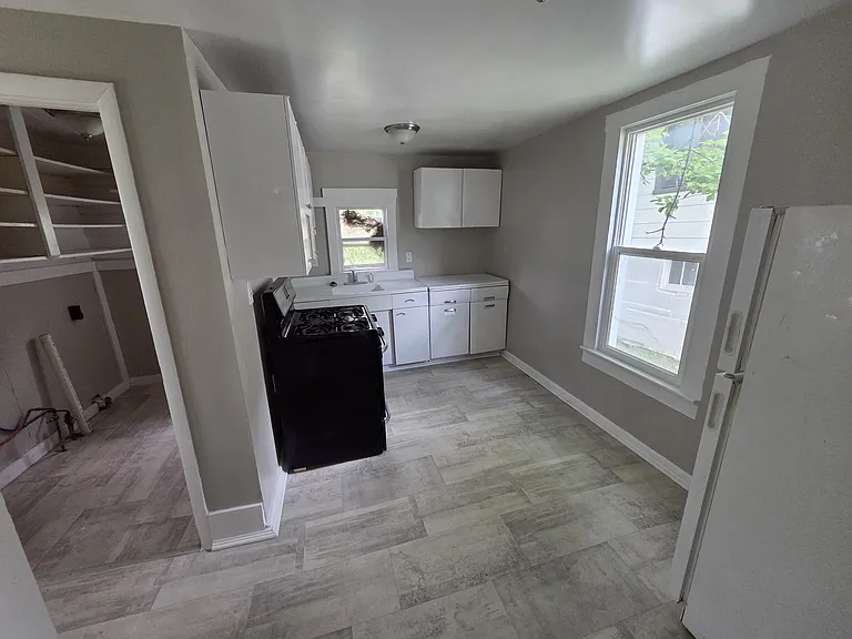 1046 W Maple Ave — Photo 7
