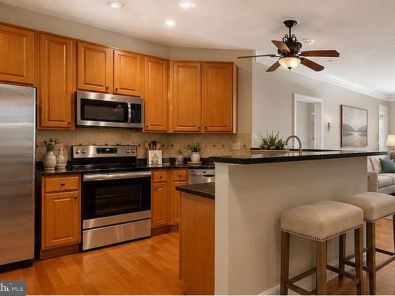 5th image of 902 Macphail Woods Xing APT 4J
