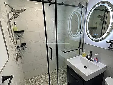 3 bed, 1.0 bath, $4,000 — Photo 3