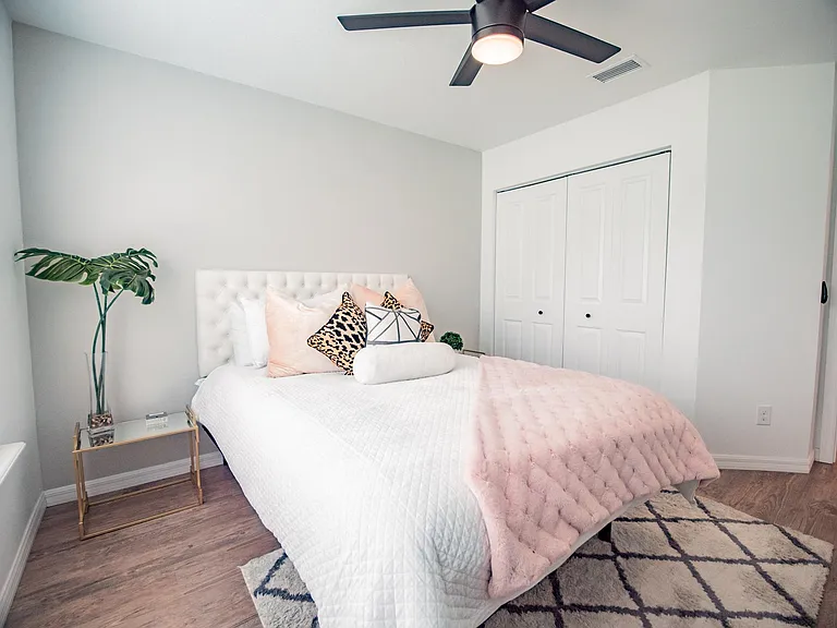 315 SE Lindale Gln — Photo 12