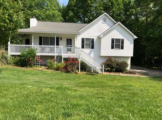 11 W Oak Dr, Cartersville, GA 30121