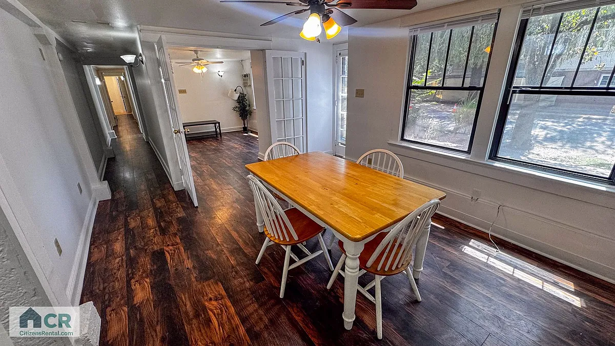 Building Photo - Spacious 3bd/3ba on Broadway!