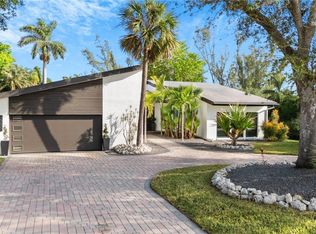 15600 Light Blue Cir, Fort Myers, FL 33908