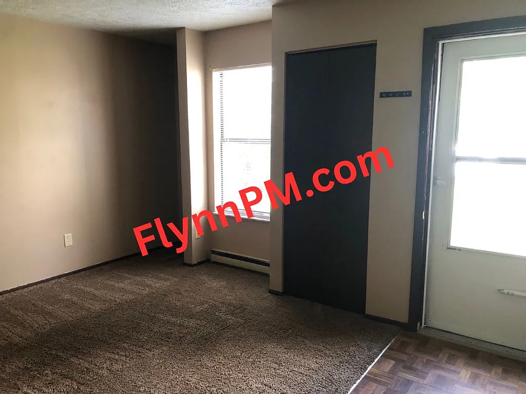 2 bed, 790 sqft, $550 — Photo 2
