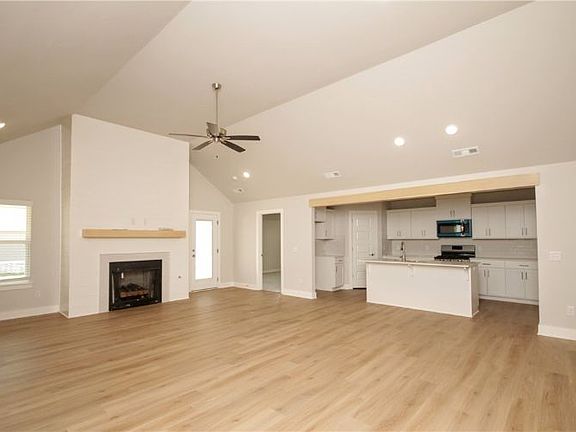 2nd image of 647 Wagon Wheel Ave
