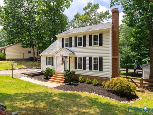 8263 Fourscore Dr, Mechanicsville, VA 23111