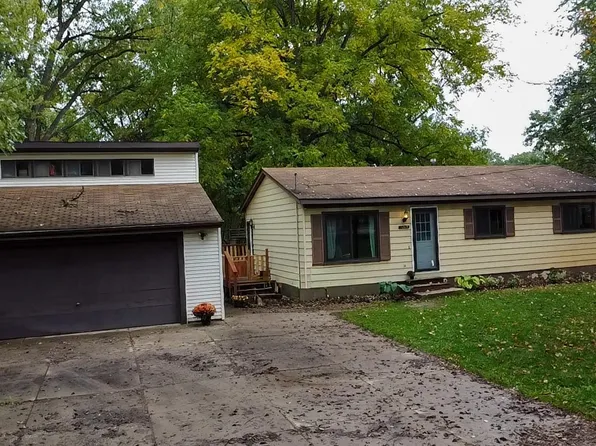 1205 Ennest Blvd, White Lake, MI 48386
