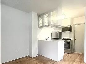 370 W 52nd St
