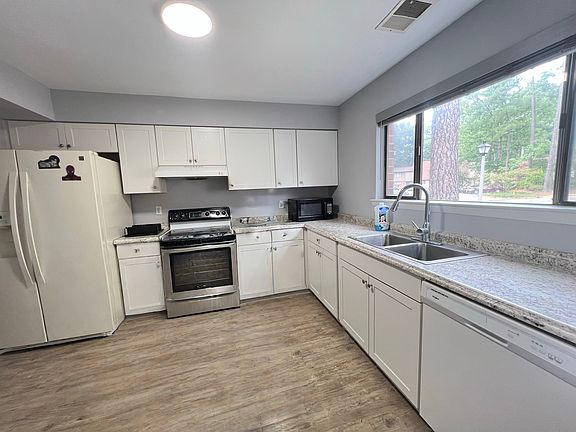 3rd image of 1002 Willow Green Dr