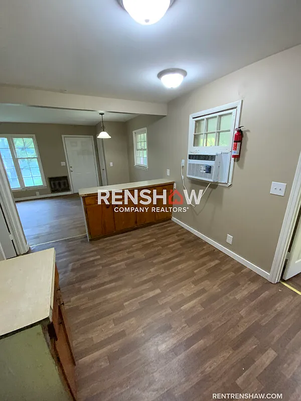 3 bed, 1.0 bath, 1086 sqft, $995 — Photo 3