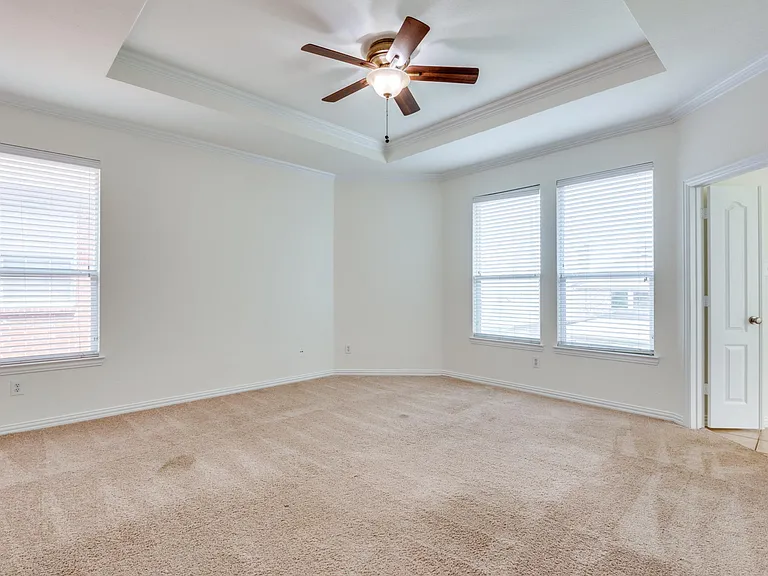 15924 Alvarado Dr — Photo 15
