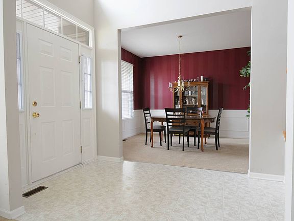 FOYER TO DINING ROOM